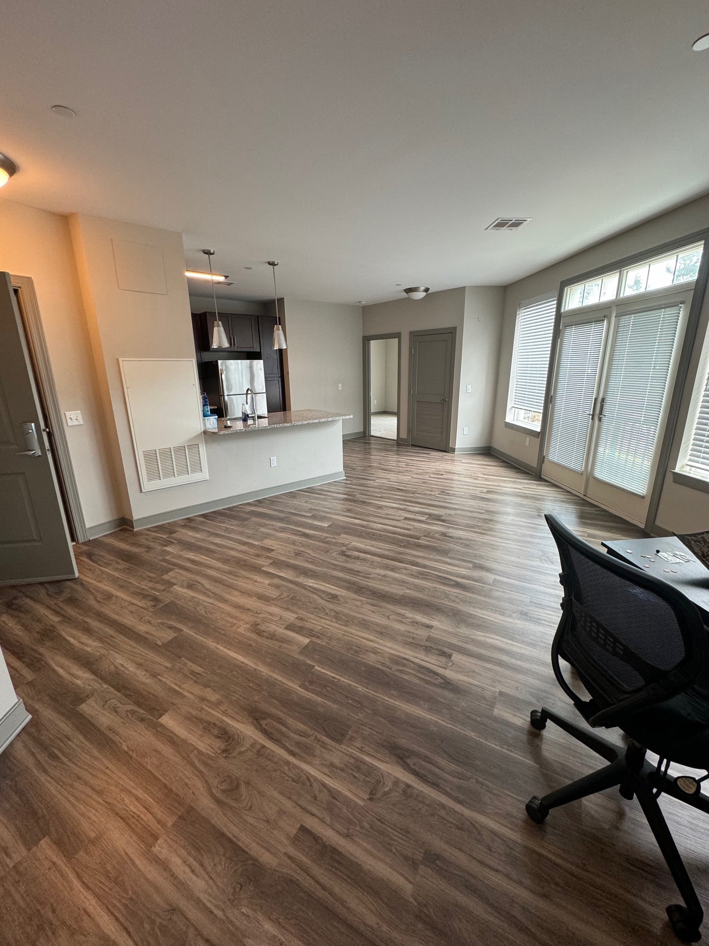 MOVE IN & MOVE OUT